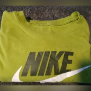 Nike Lime Green Centered Black Logo Short Sleeved Boys Size 14 T-Shirt